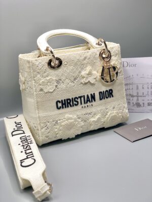 CD_Lady_Dlite_white2